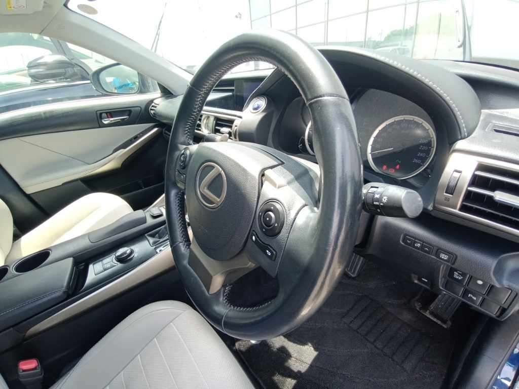 2014 Lexus IS 300h Transit Hybrid Carousel 11