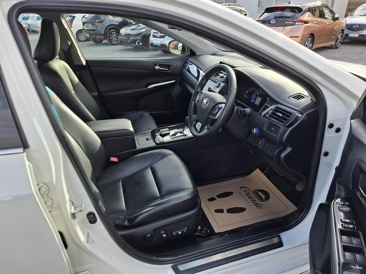 2012 Toyota Camry Hybrid.Gspec.Leather.Cruise control.8 Airbags Carousel 2