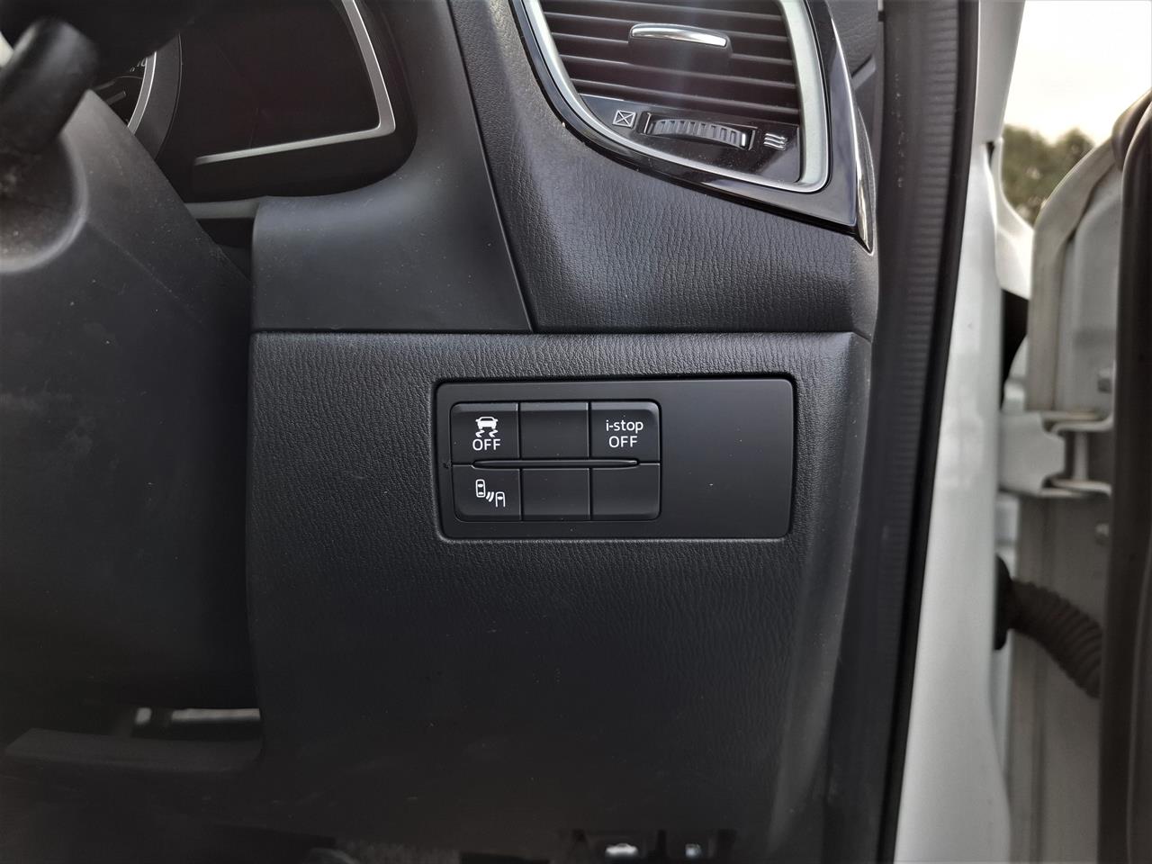 2015 Mazda Axela Skyactiv.Cruise control.Blind spot.Rear camera. Carousel 8