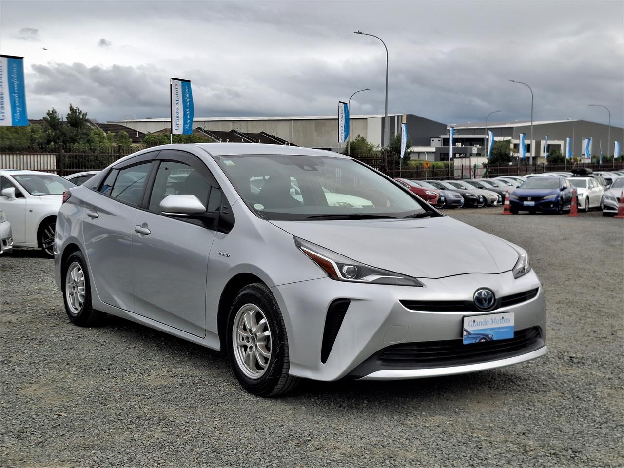 2019 Toyota Prius S.Radar cruise.Lane assist.Safety radar.Rear cam.8 Airbags.