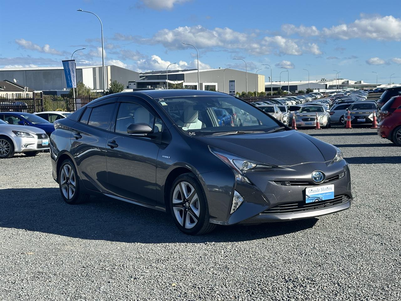 2018 Toyota Prius G.Leather.HUD.Radar cruise.Lane assist.Park sens.Alarm.8 Airbags.