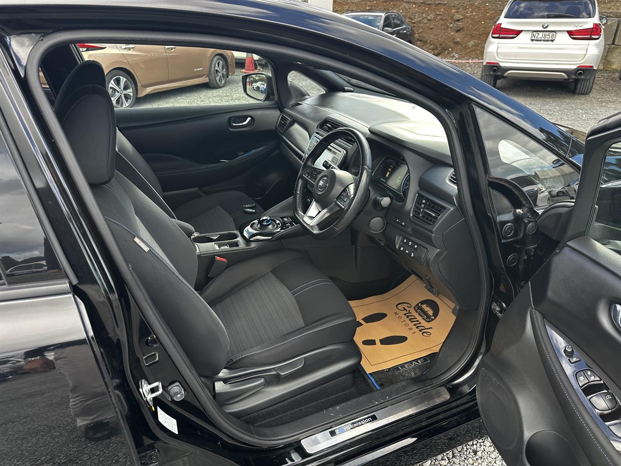 2019 Nissan Leaf 40KW.SOH 95%.Pro-pilot.360°camera.10 Airbags.Alarm. Carousel 1