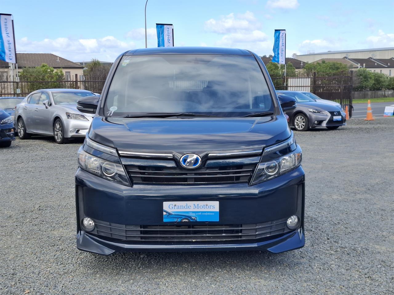 2015 Toyota Voxy HYBRID. 7 Seater.Cruise Control.Rear camera. Carousel 11