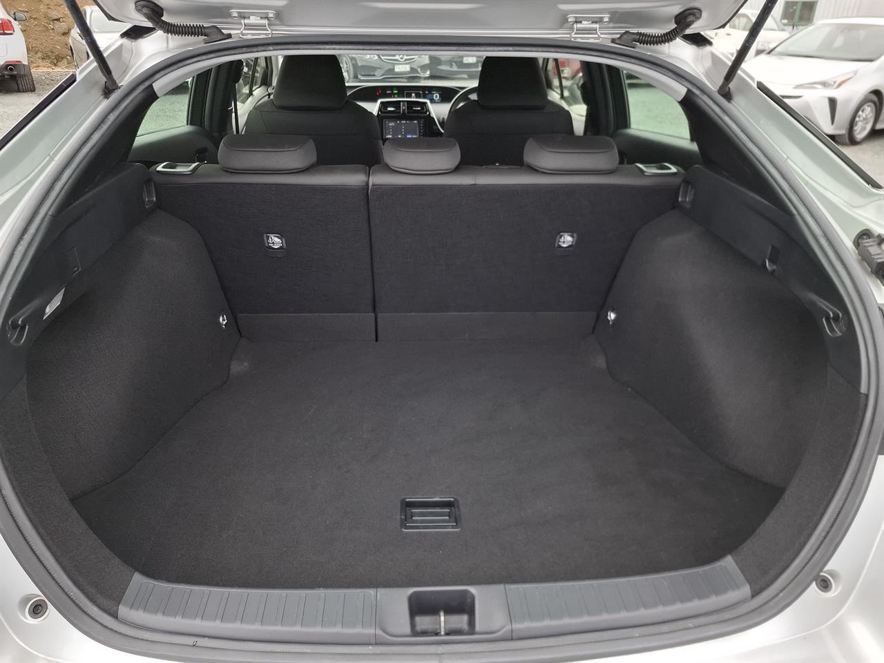 2019 Toyota Prius S.Radar cruise.Lane assist.Safety radar.Rear cam.8 Airbags. Carousel 19