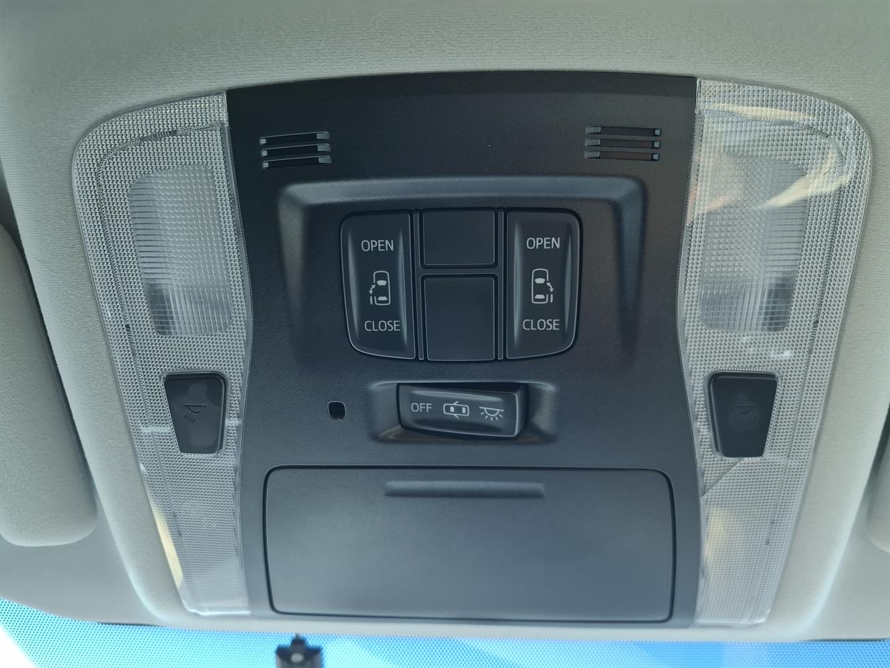 2015 Toyota Vellfire Z.V6.Rear camera.Radar cruise.Park sens.8 Airbags. Carousel 9