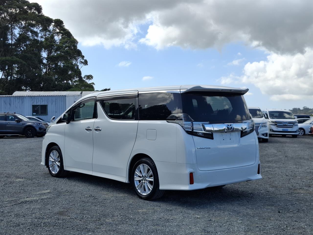 2016 Toyota Vellfire Z.Double sunroof.8 seater.Rear cam.Park sens.8 Airbags. Carousel 14