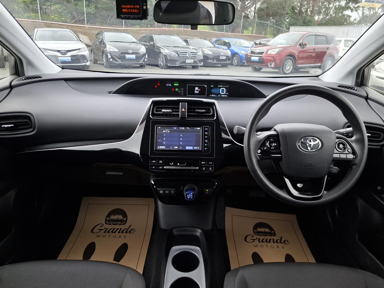 2019 Toyota Prius S.Radar cruise.Lane assist.Safety radar.Rear cam.8 Airbags. Carousel 5