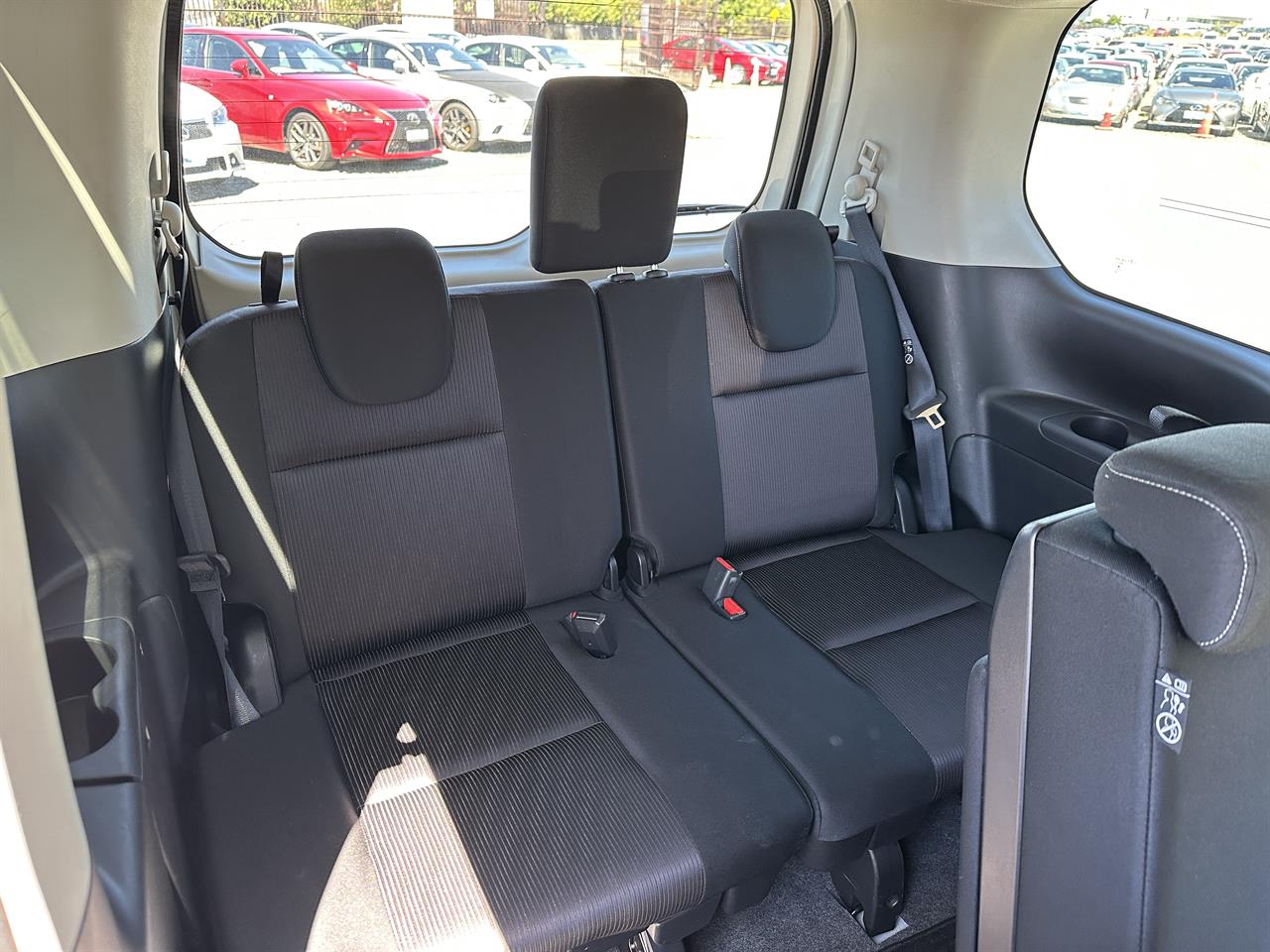 2017 Nissan Serena Highway Star.Hybrid.8 seats.360 camera.Safery radar.Cruise control.Park sensors. Carousel 2
