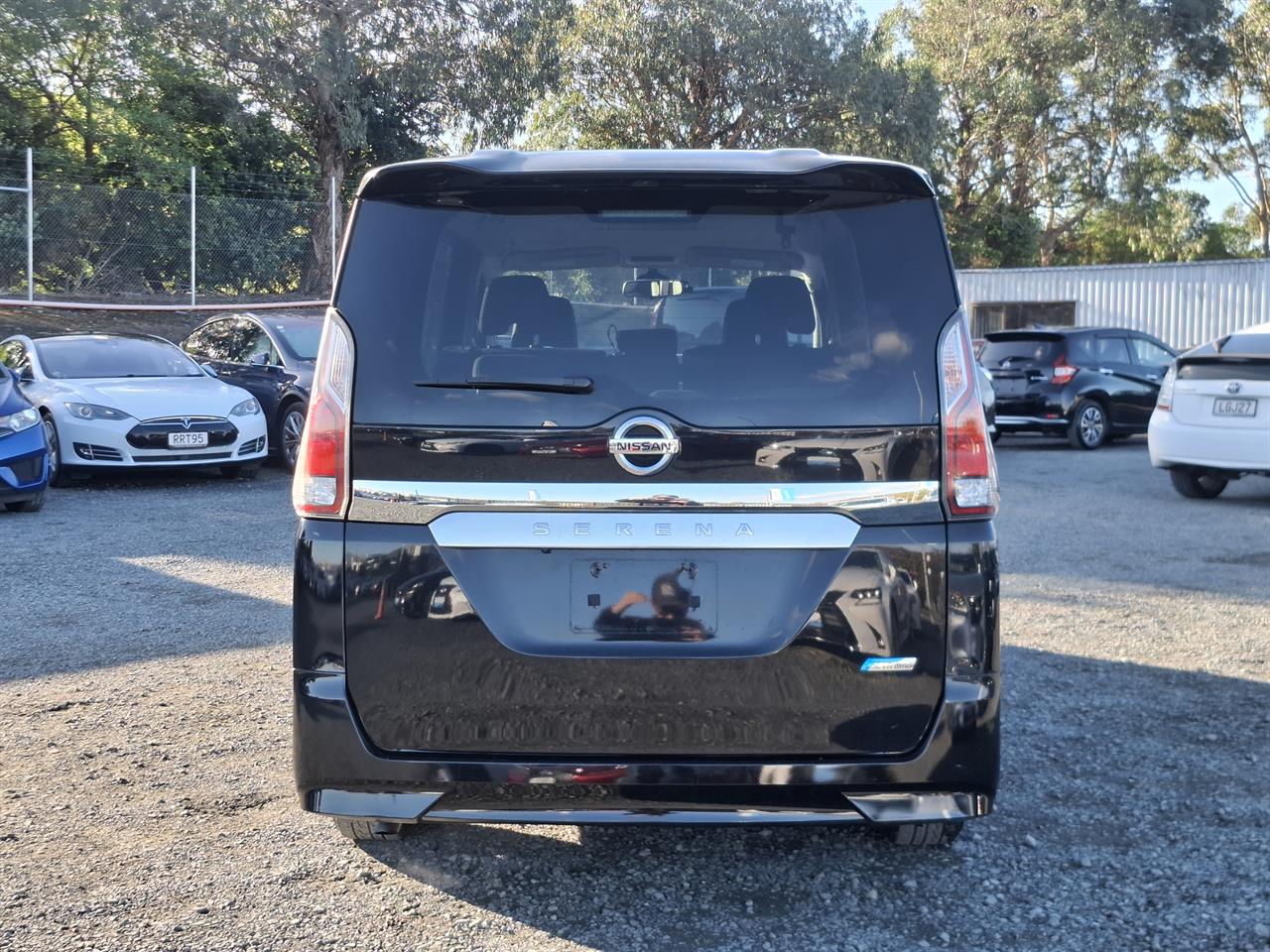 2017 Nissan Serena Hybrid.8 seats.Rear cam.Cruise control. Carousel 16