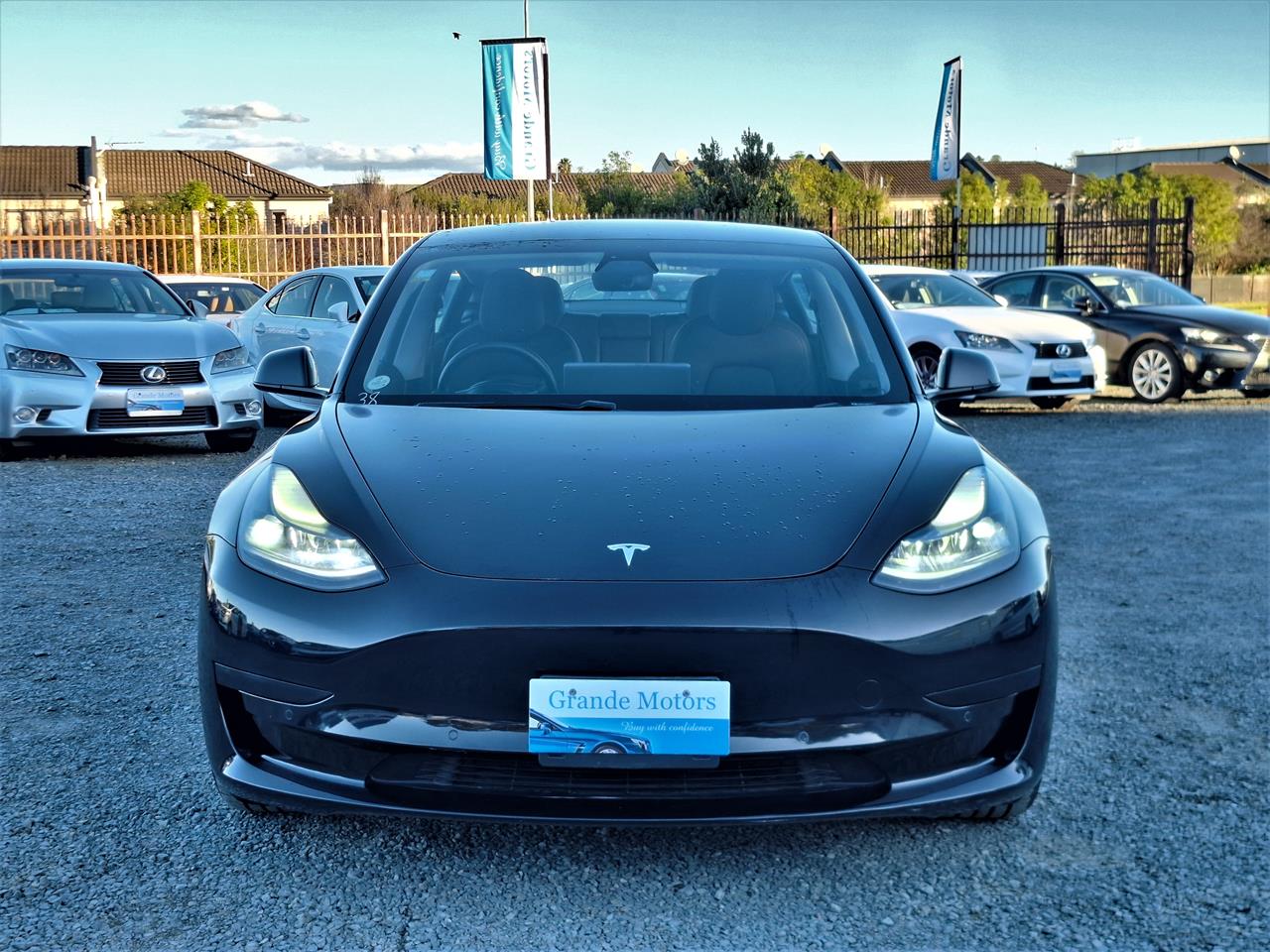 2021 Tesla Model 3 STANDARD RANGE PLUS. PANOROOF. Carousel 10