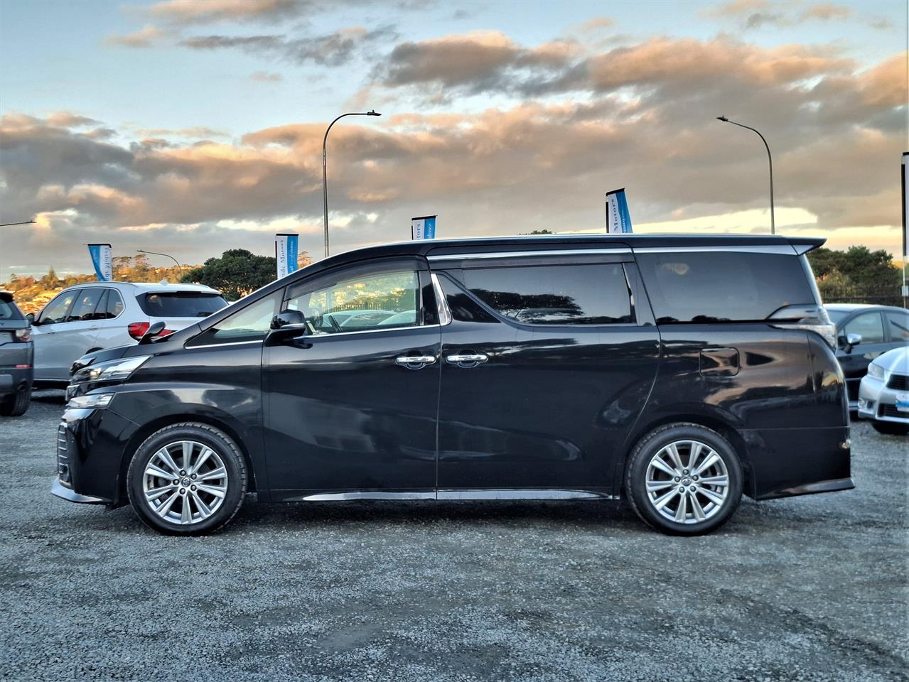 2016 Toyota Vellfire Z.Golden Eye.7seats.Cruise control.9 SRSAirbags. Carousel 13