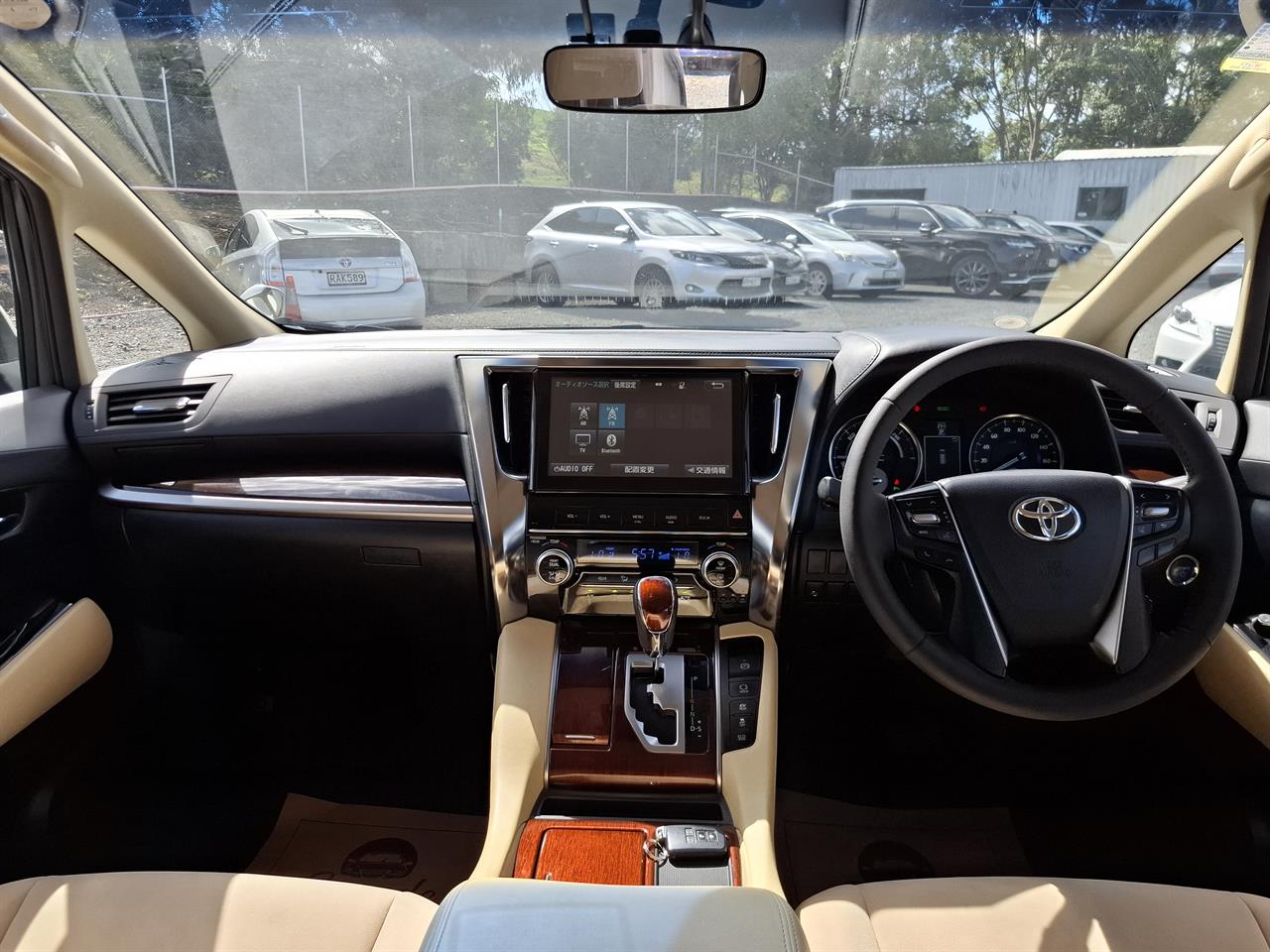 2016 Toyota Vellfire Hybrid.Radar cruise.Rear camera.Park sens.8 Airbags. Carousel 7