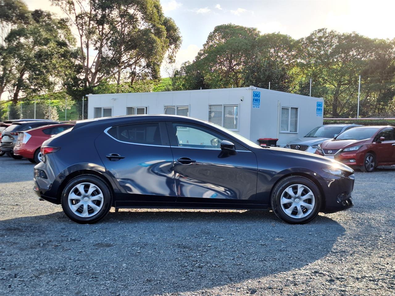 2023 Mazda 3 HUD.Rear camera.Radar cruise.Park sensors. Carousel 17