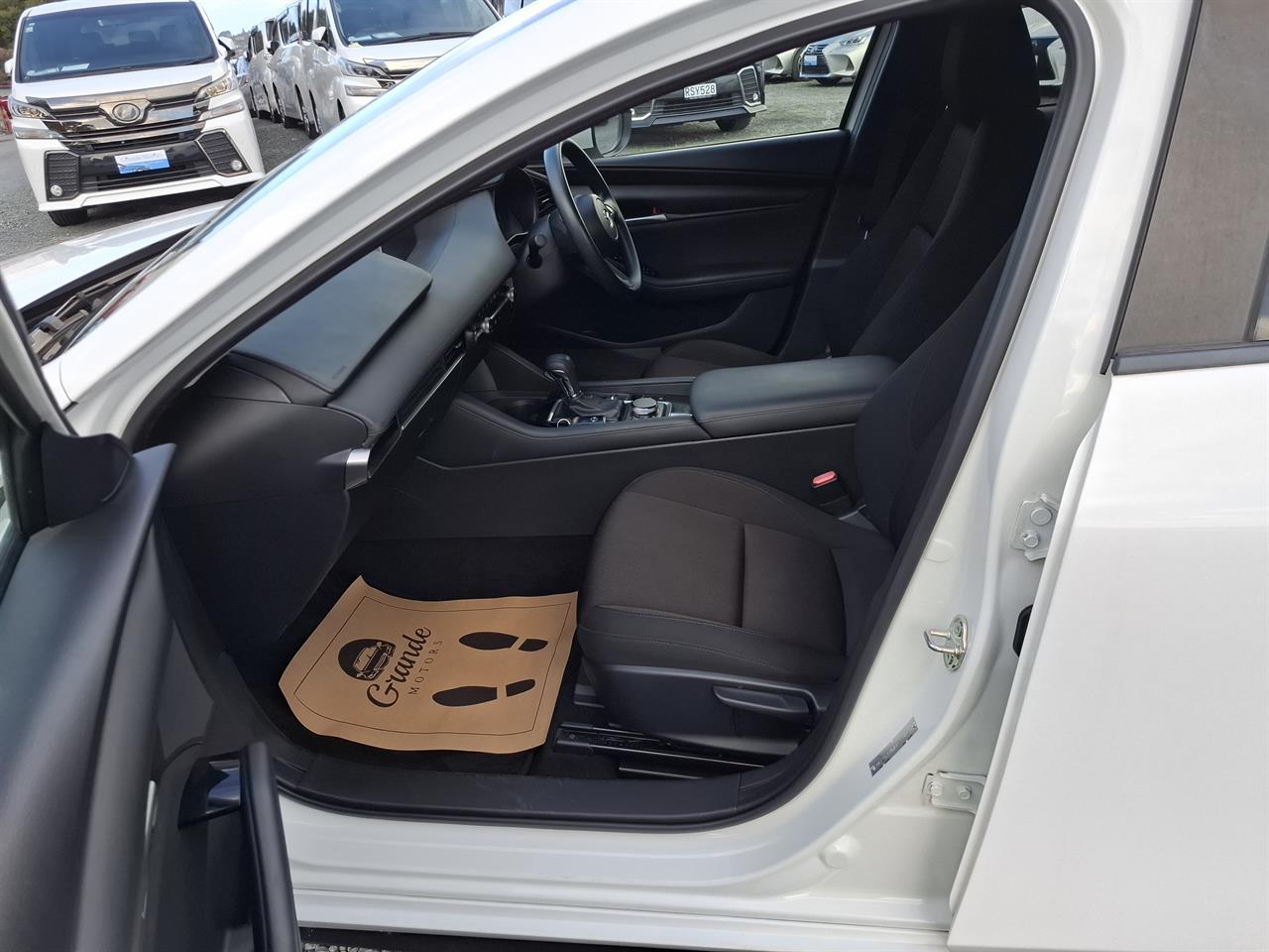 2021 Mazda 3 HUD.Rear camera.Radar cruise.Park sensors. Carousel 4