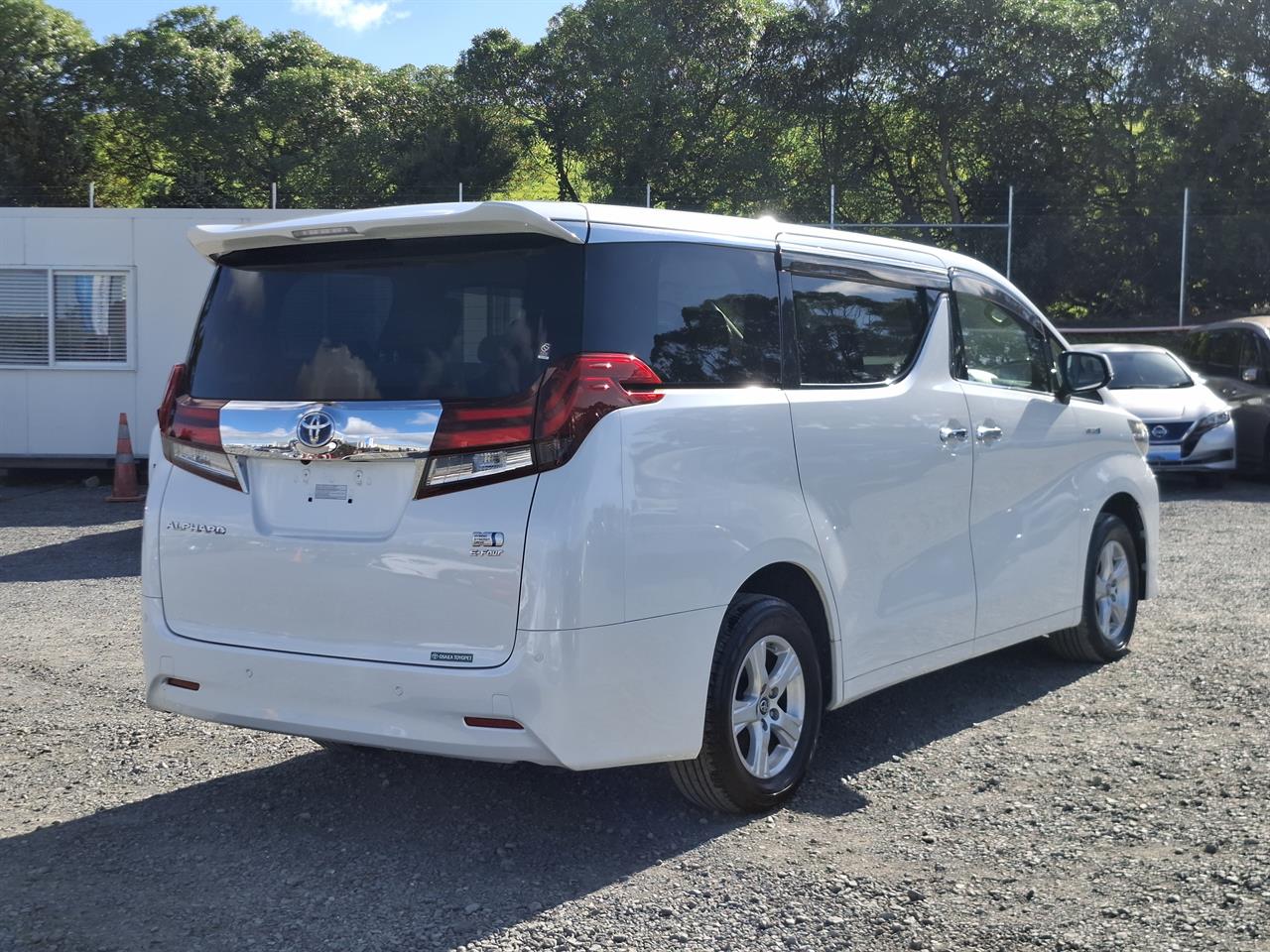 2017 Toyota Alphard Hybrid.Cruise control.Rear camera.Parking sensors. Carousel 17