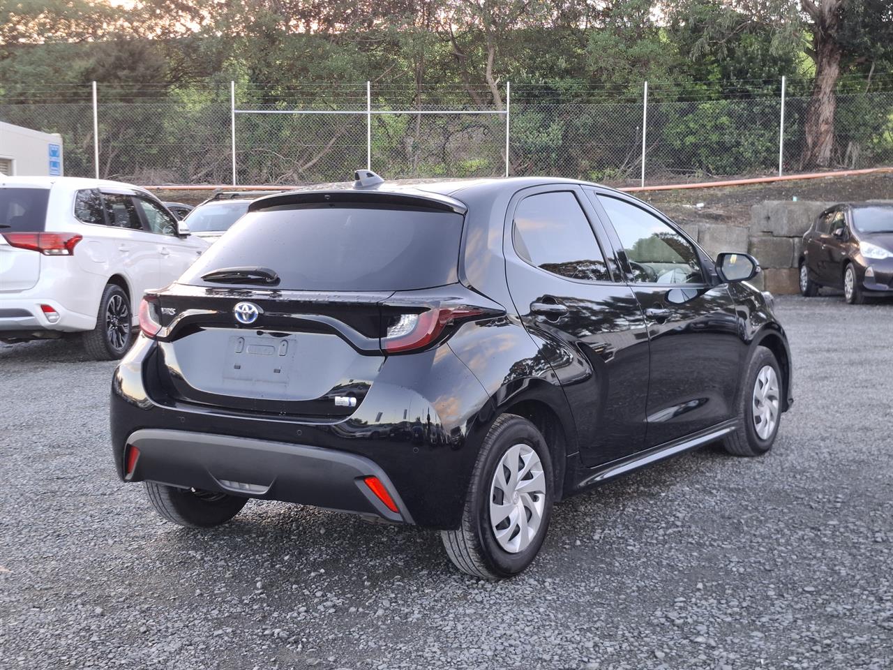 2022 Toyota Yaris Hybrid.Radar cruise.Lane assist.Park sensors.Alarm.Button start. Carousel 15