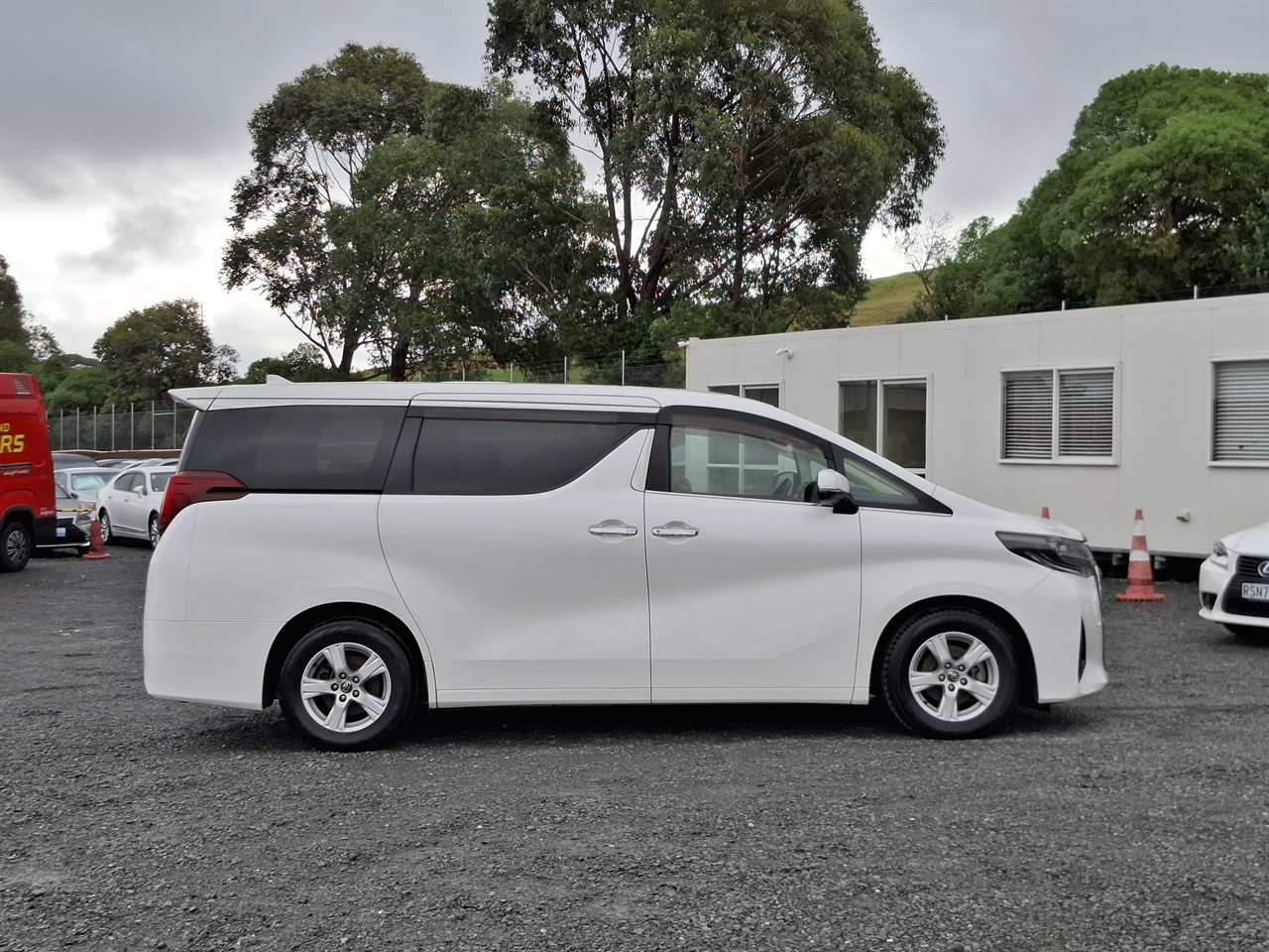 2018 Toyota Alphard 8 seater.Rear camera.8 SRS Airbags. Carousel 17