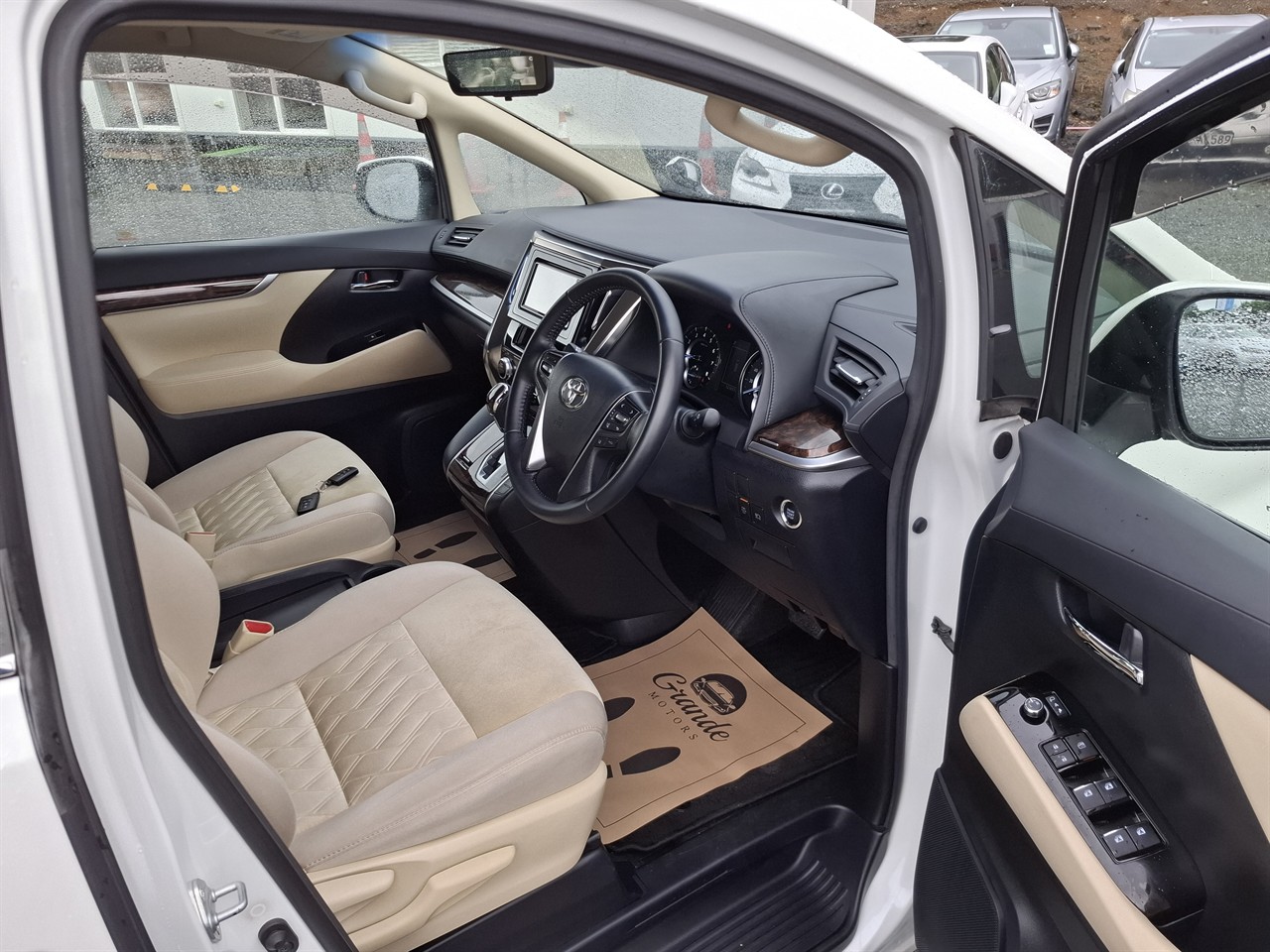 2018 Toyota Alphard 8 seater.Rear camera.8 SRS Airbags. Carousel 2