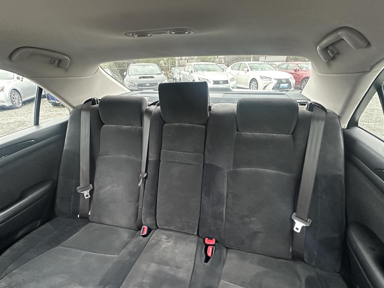 2005 Toyota Crown Athlete.50th Anniversary.Cruise control.Rear camera. Carousel 4