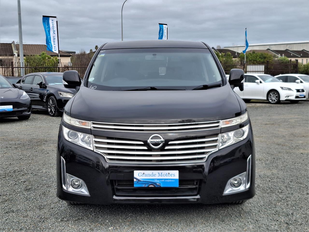 2013 Nissan Elgrand 250 Highway star.Rear camera.Button start. Carousel 11