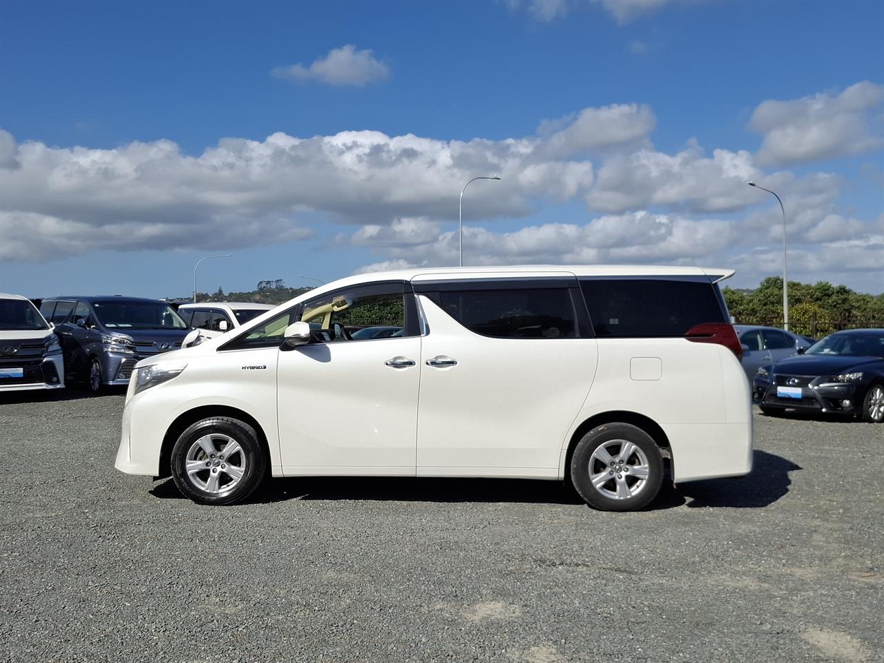 2015 Toyota Alphard Hybrid.Cruise control.Rear cam.Park sensors.Elec doors.8 SRS Airbags Carousel 12