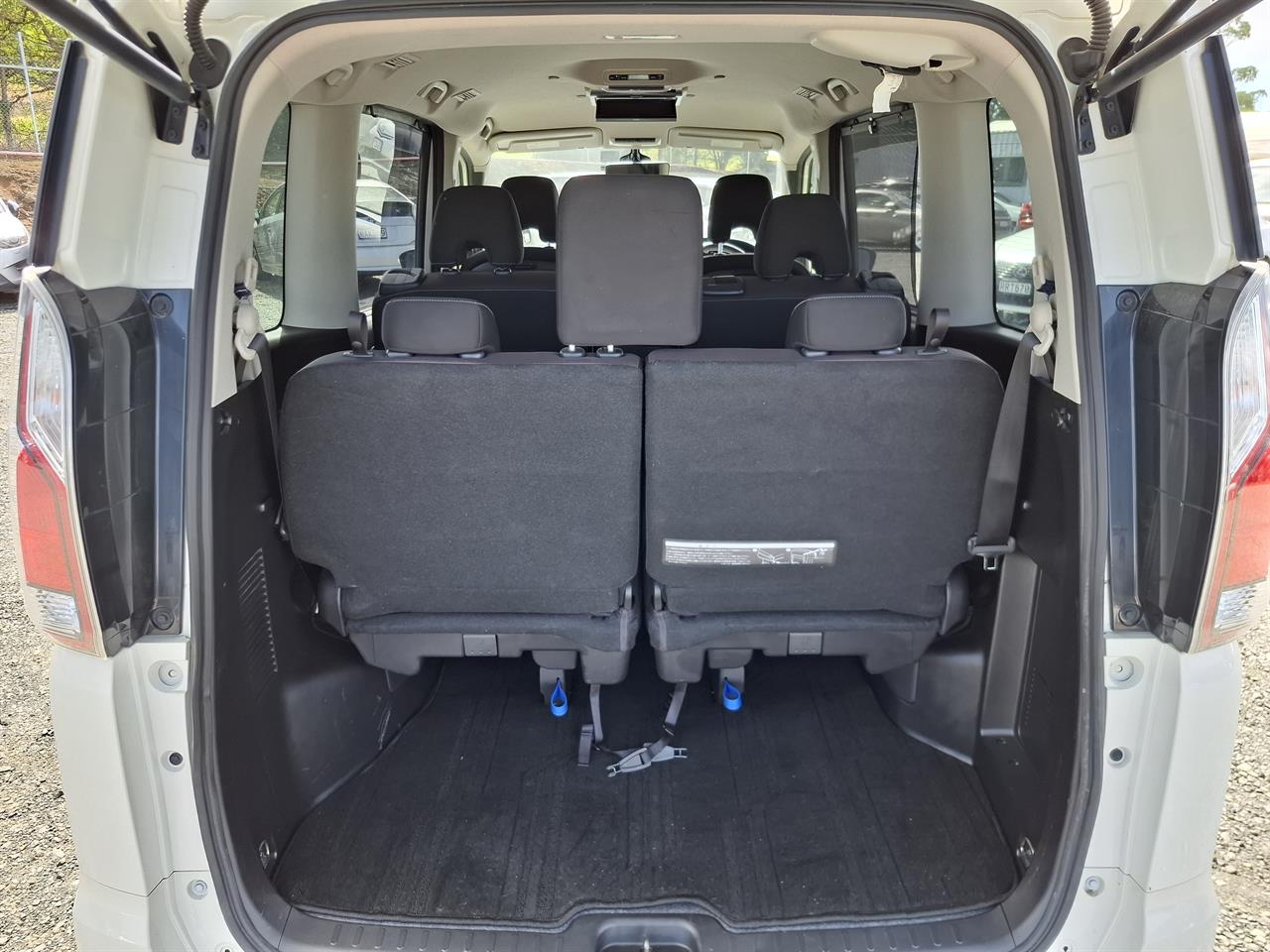 2017 Nissan Serena Highway star.Hybrid.Pro-pilot.Radar cruise.360°camera.Park sensors. Carousel 19