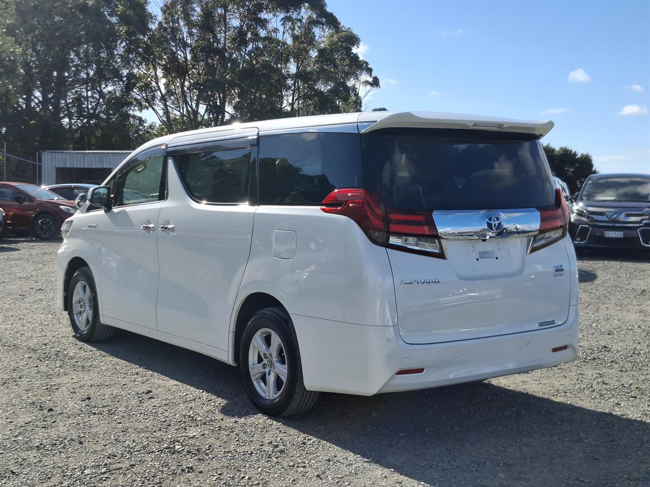 2017 Toyota Alphard Hybrid.Cruise control.Rear camera.Parking sensors. Carousel 15