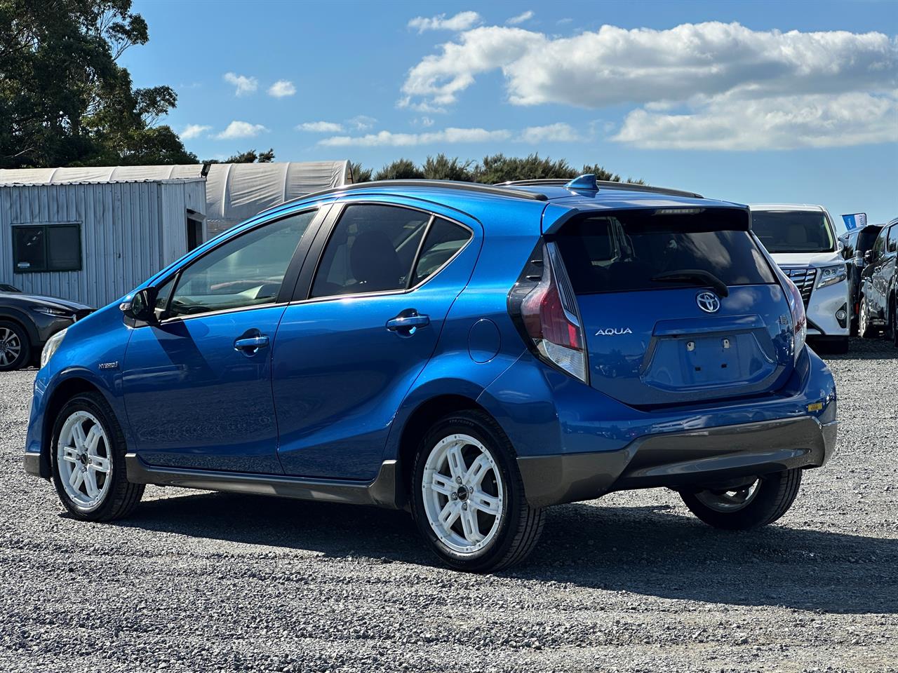 2015 Toyota Aqua Urban.Rear camera.Button start.Alloys.New tires. Carousel 14