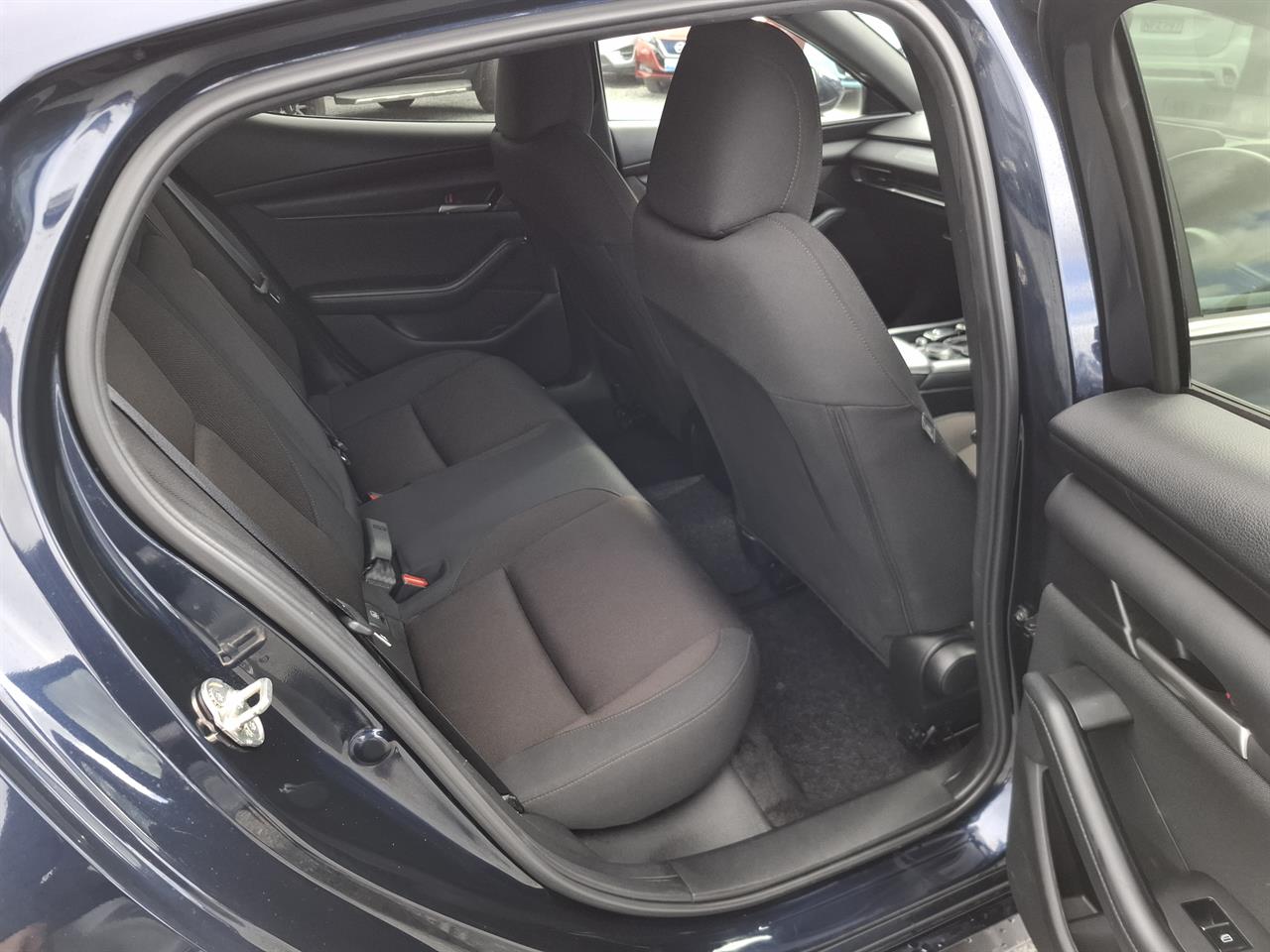 2023 Mazda 3 HUD.Rear camera.Radar cruise.Park sensors. Carousel 3