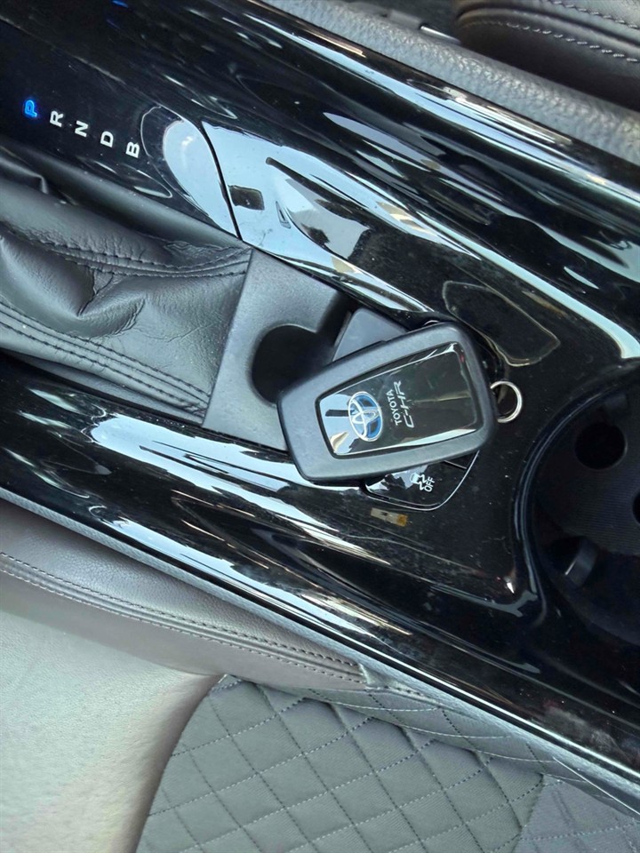 2018 Toyota C-HR Transit G LED EDITION Carousel 3
