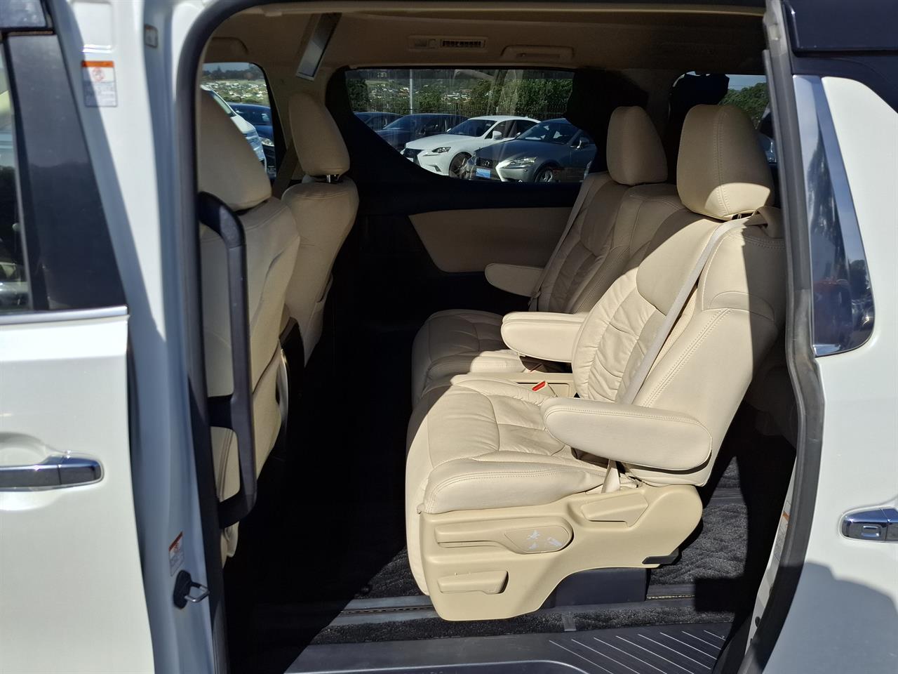 2015 Toyota Alphard Hybrid.Cruise control.Rear cam.Park sensors.Elec doors.8 SRS Airbags Carousel 6