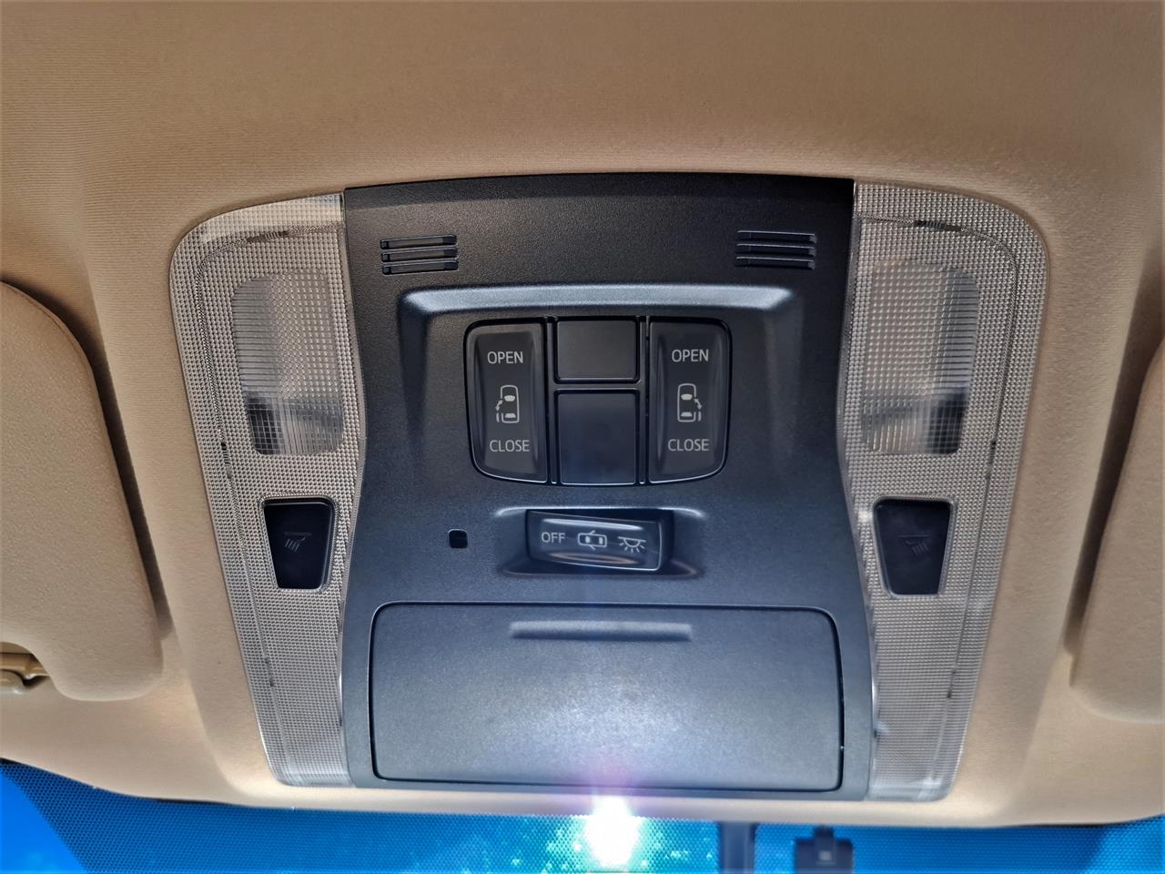 2017 Toyota Alphard Hybrid.Cruise control.Rear camera.Parking sensors. Carousel 12