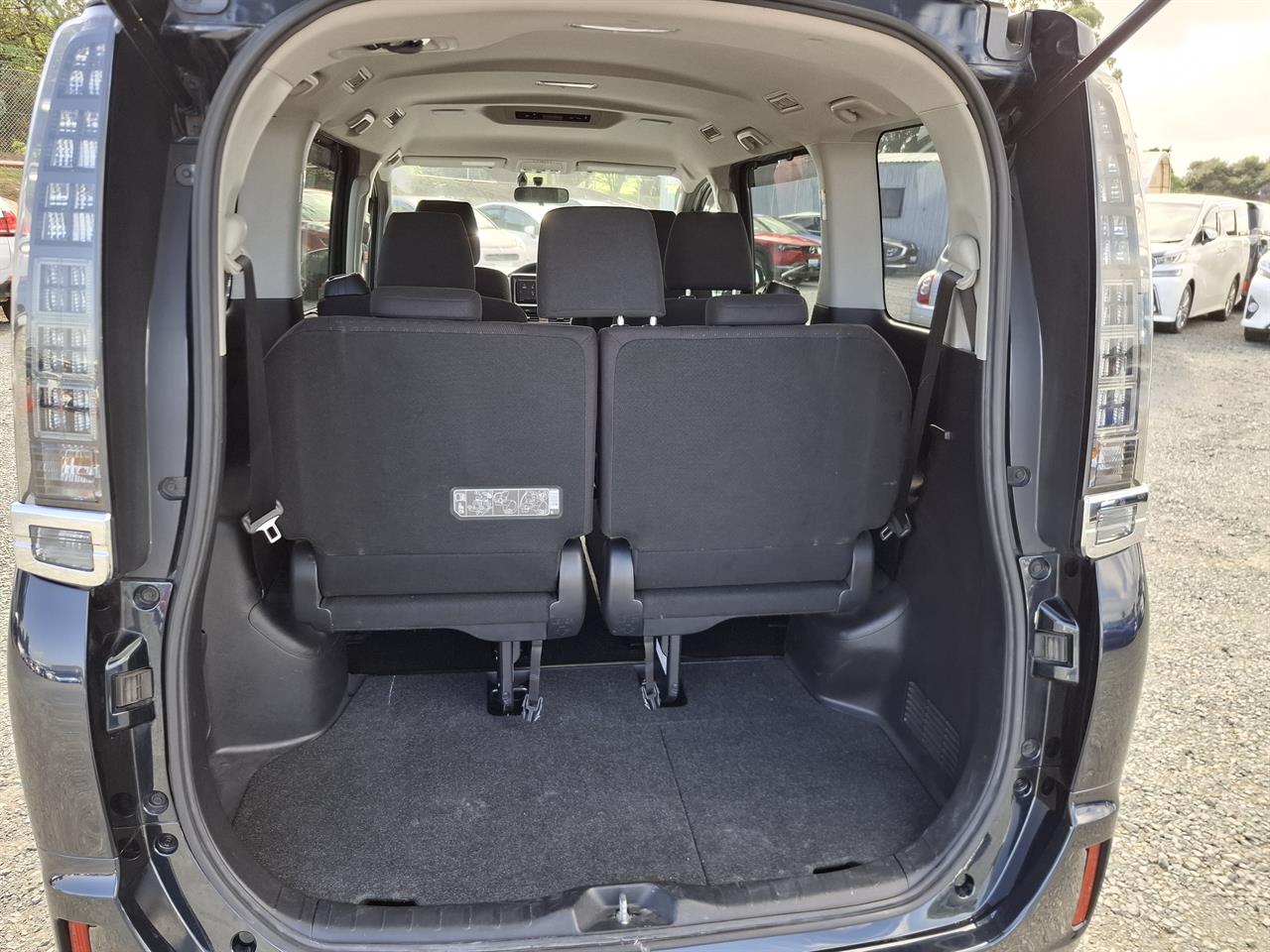 2015 Toyota Voxy HYBRID. 7 Seater.Cruise Control.Rear camera. Carousel 18