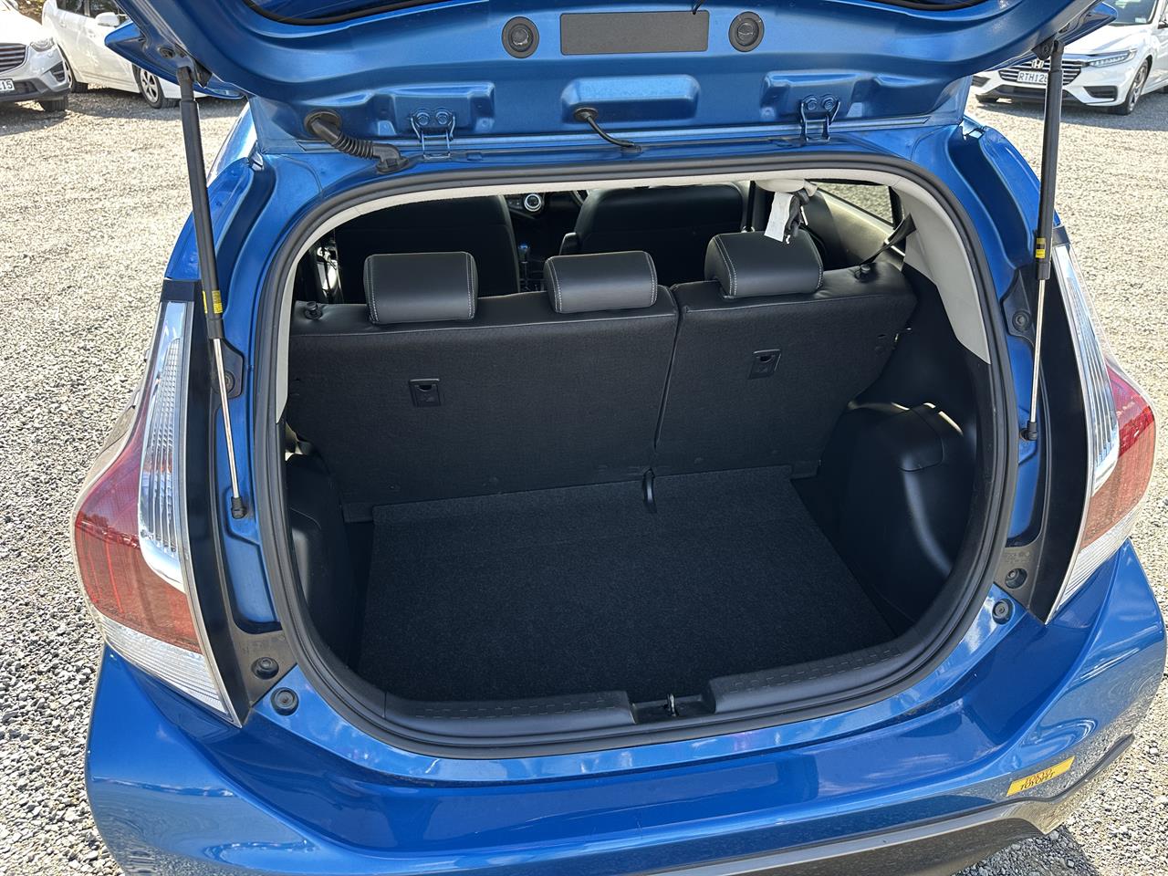 2015 Toyota Aqua Urban.Rear camera.Button start.Alloys.New tires. Carousel 18