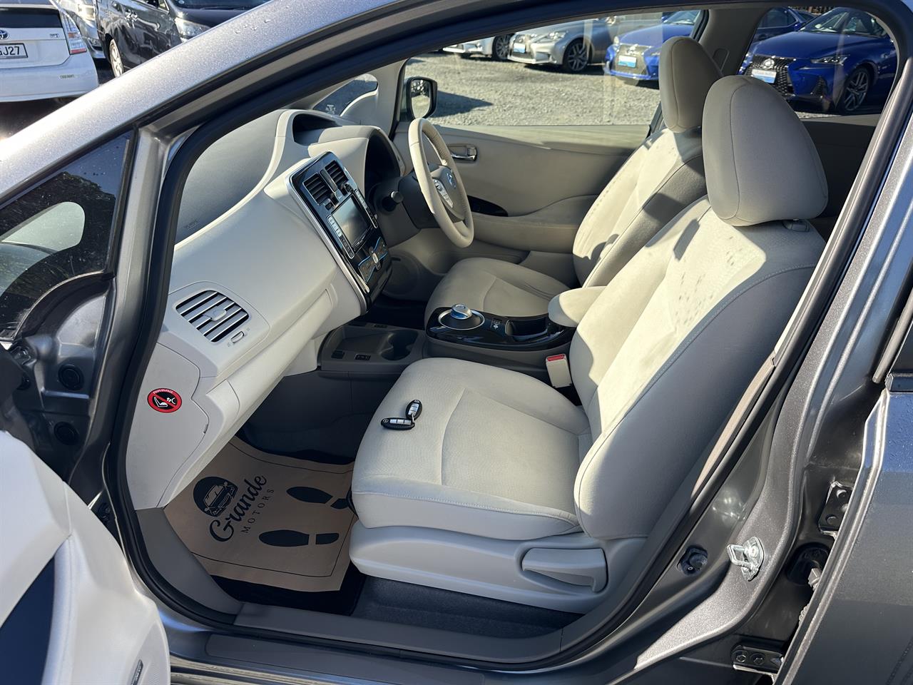 2017 Nissan Leaf 30KW.SOH 75%.BOSE.360°camera.Cruise control. Carousel 3