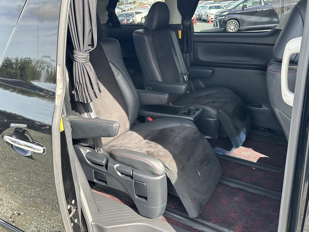 2013 Toyota Vellfire Golden Eye.Park sensors.Rear cam.Cruise control.8 Airbags. Carousel 2