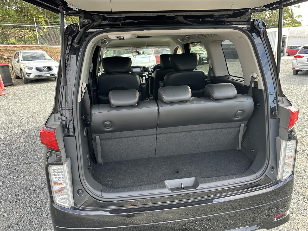 2012 Nissan Elgrand Highway star.Rear camera 7 Seats Carousel 16