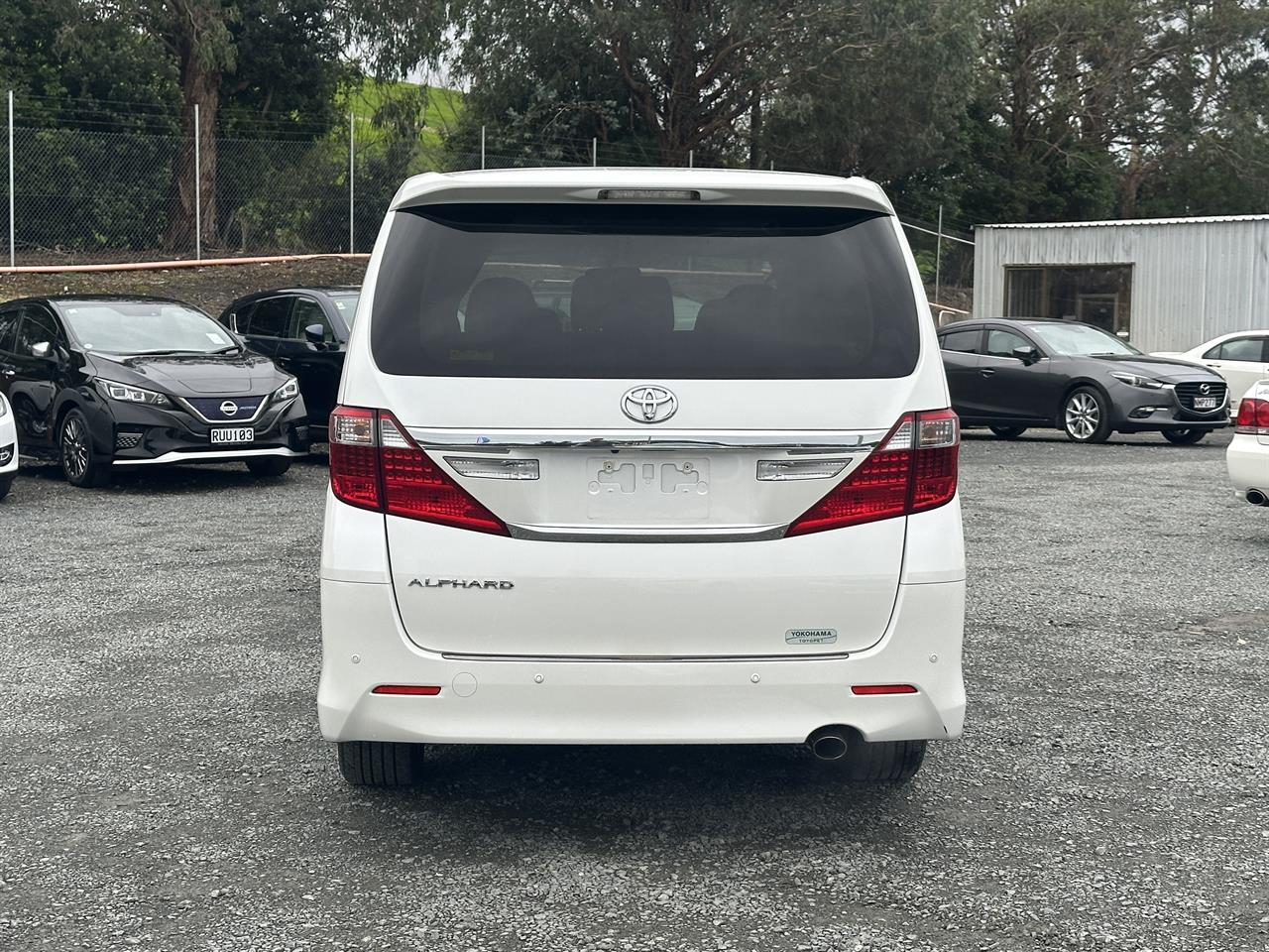 2013 Toyota Alphard 8 seater.Rear camera.Park sensors.Cruise control.8 SRS Airbags. Carousel 16