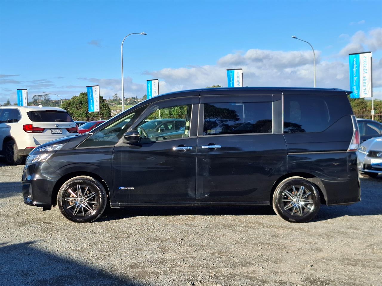 2017 Nissan Serena Hybrid.8 seats.Rear cam.Cruise control. Carousel 14