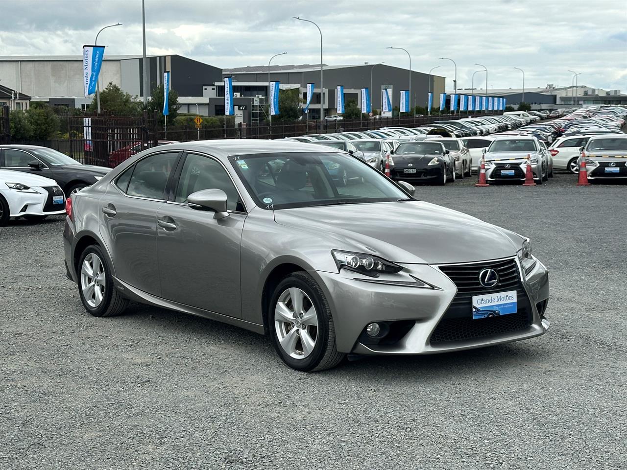 2014 Lexus IS 300h Hybrid.Cruise control.Alarm.10 Airbags.Rear camera.
