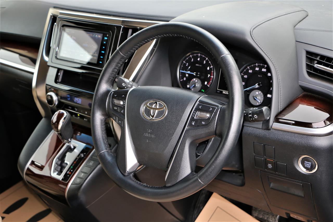 2017 Toyota Vellfire 8 seats.Rear camera.Park sensors.10 Airbags.Button start. Carousel 8