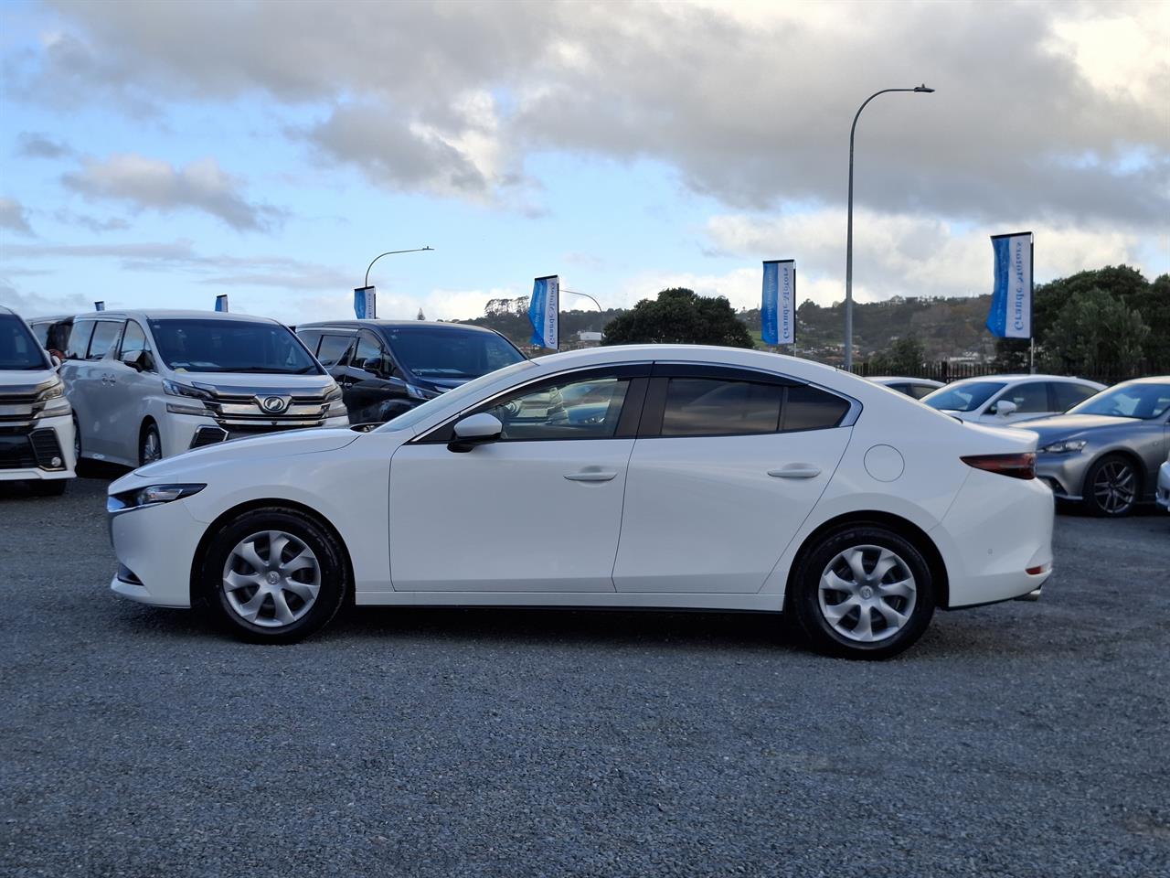2021 Mazda 3 HUD.Rear camera.Radar cruise.Park sensors. Carousel 13