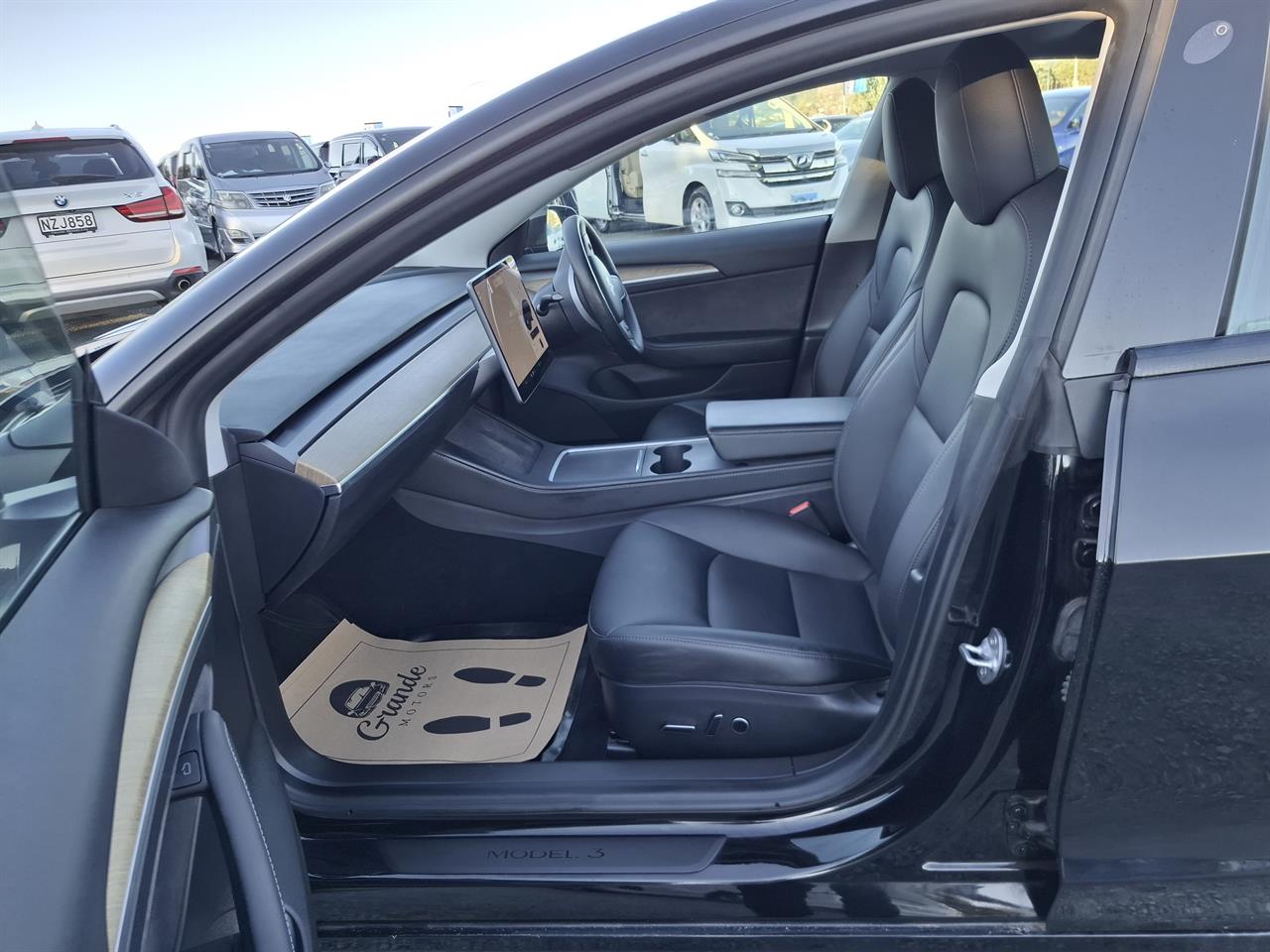 2021 Tesla Model 3 STANDARD RANGE PLUS. PANOROOF. Carousel 3