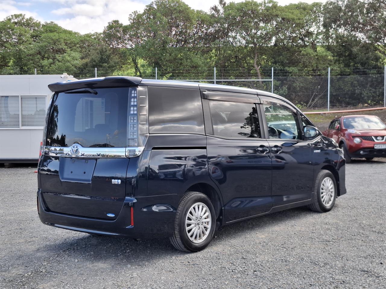2015 Toyota Voxy HYBRID. 7 Seater.Cruise Control.Rear camera. Carousel 16
