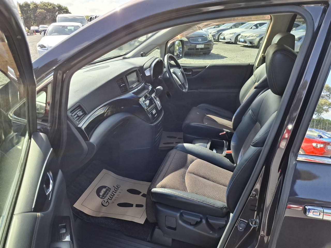 2012 Nissan Elgrand Highway star.Rear camera 7 Seats Carousel 4