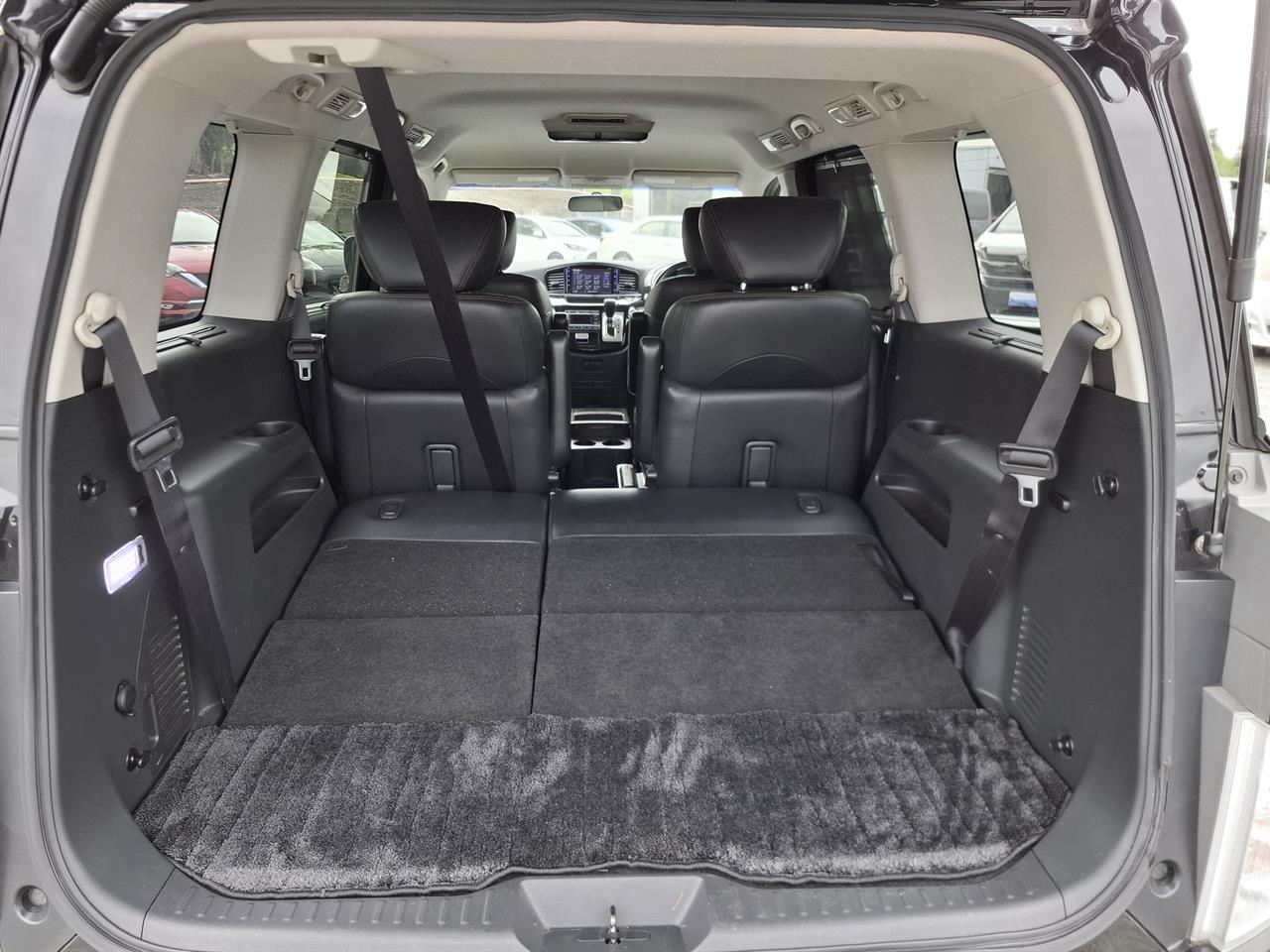 2013 Nissan Elgrand 250 Highway star.Rear camera.Button start. Collage 1