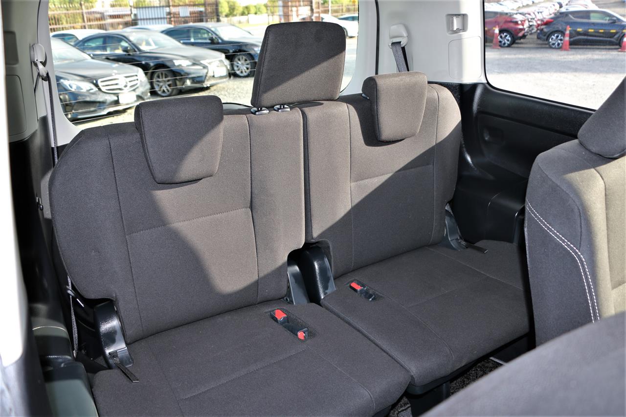 2016 Toyota ESQUIRE Hybrid.7 seats.Cruise control.Rear cam.Electric doors. Carousel 2