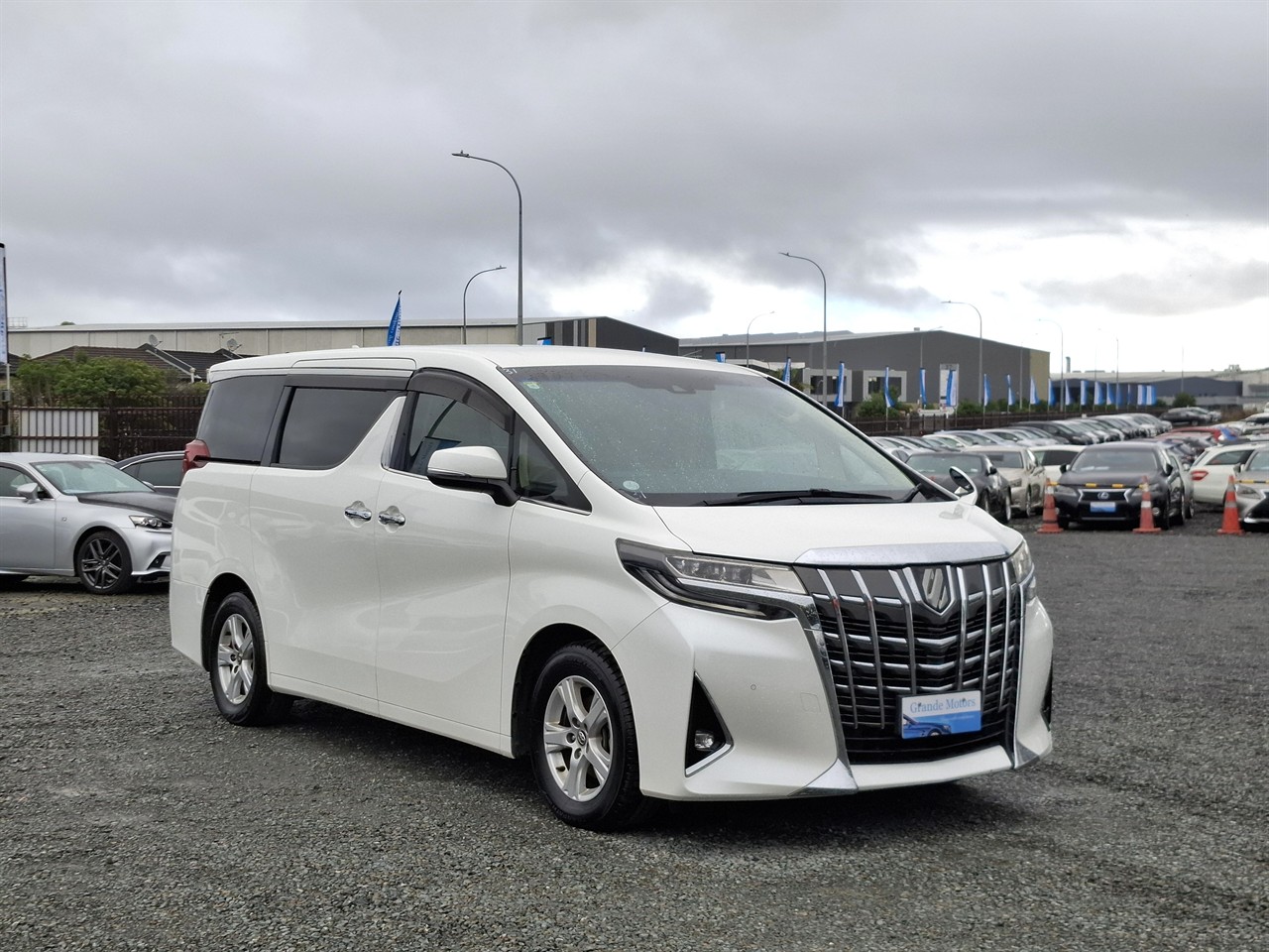 2018 Toyota Alphard 8 seater.Rear camera.8 SRS Airbags.