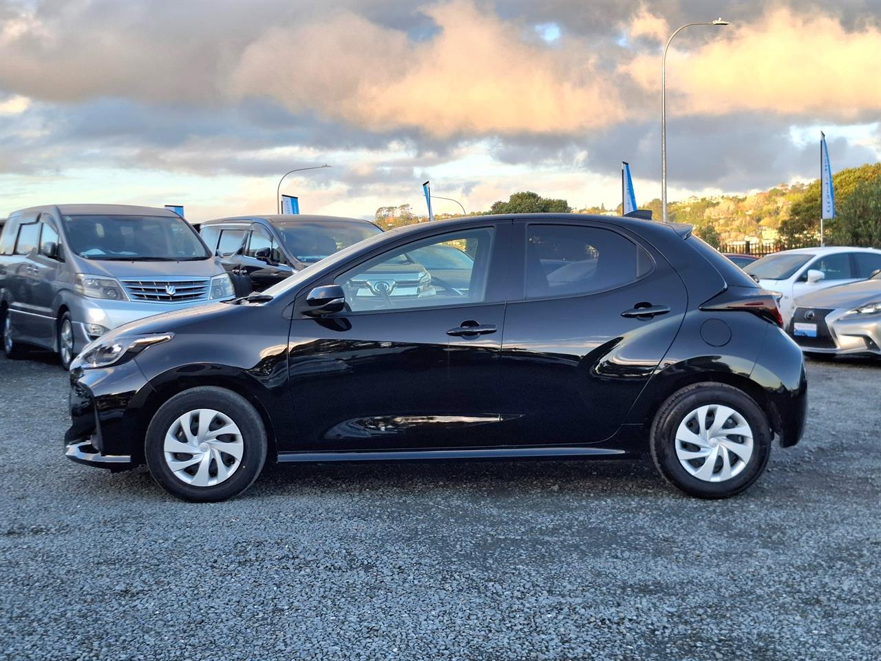 2022 Toyota Yaris Hybrid.Radar cruise.Lane assist.Park sensors.Alarm.Button start. Carousel 12