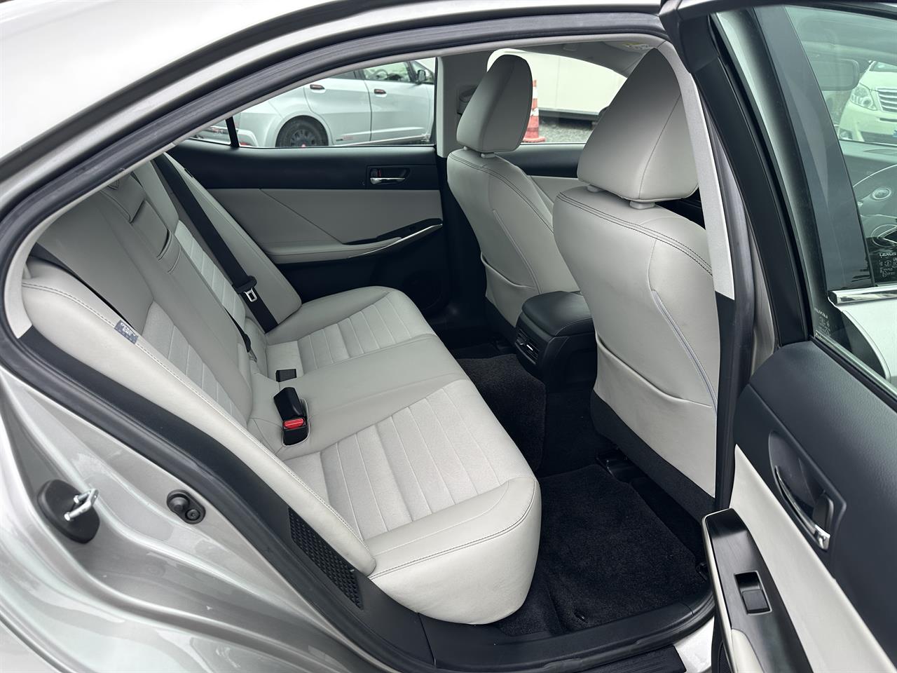 2014 Lexus IS 300h Hybrid.Cruise control.Alarm.10 Airbags.Rear camera. Carousel 1